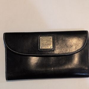 Dooney & Bourke Black Leather Continental Wallet with Metal Logo Plate